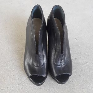 Nine West high heeled booties shoes size 5.5